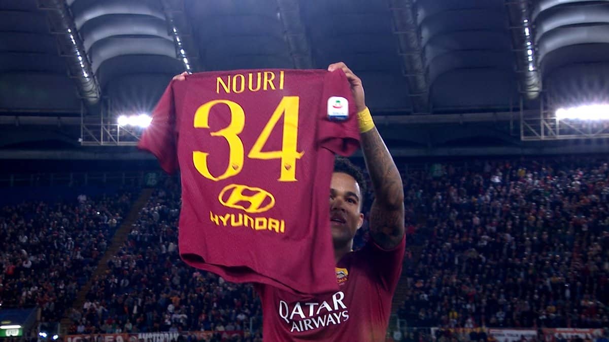 Dzeko fez tr&ecirc;s gols no passeio da Roma, mas o destaque fica para Kluivert e sua bela homenagem a Nouri