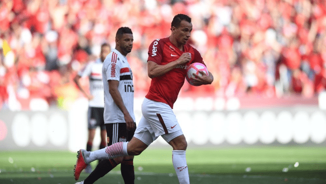 Internacional se imp&ocirc;s atr&aacute;s da virada e venceu o S&atilde;o Paulo com autoridade