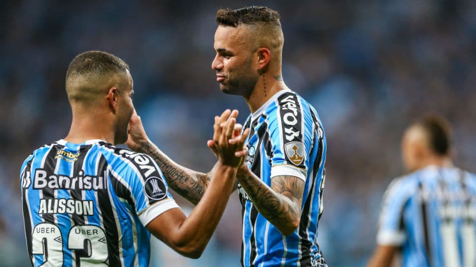 Dois minutos transformaram o jogo e, orquestrado por Luan, o Gr&ecirc;mio terminou de atropelar o Tucum&aacute;n
