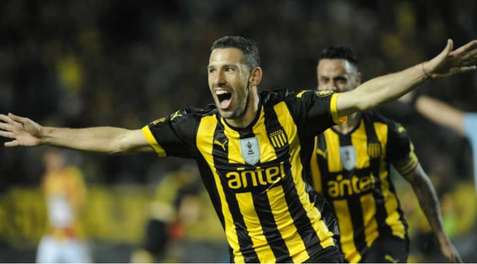 Maxi Rodr&iacute;guez escreve uma bonita hist&oacute;ria tamb&eacute;m no Pe&ntilde;arol, her&oacute;i no t&iacute;tulo do Clausura