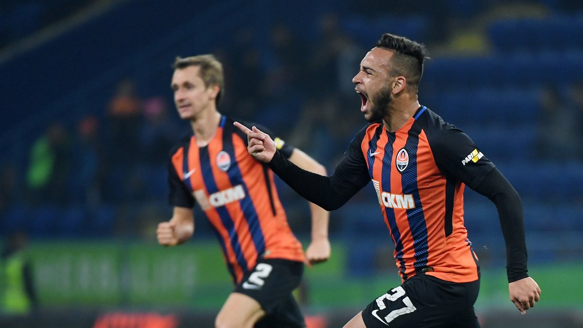 Causando impacto no Shakhtar, Maycon anotou um gola&ccedil;o de falta para dar a vit&oacute;ria aos 43 do 2&deg; tempo