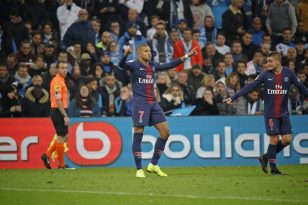 Nem o puxão de orelha brecou Mbappé, que saiu do banco e decidiu o clássico para o PSG