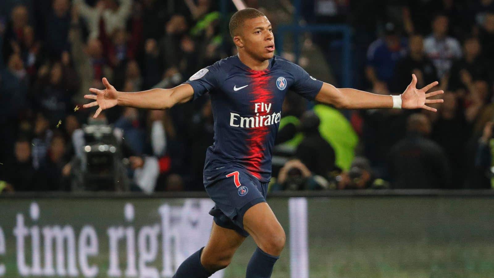 Mbapp&eacute; viveu uma noite devastadora contra o Lyon: Quatro gols em apenas 13 minutos