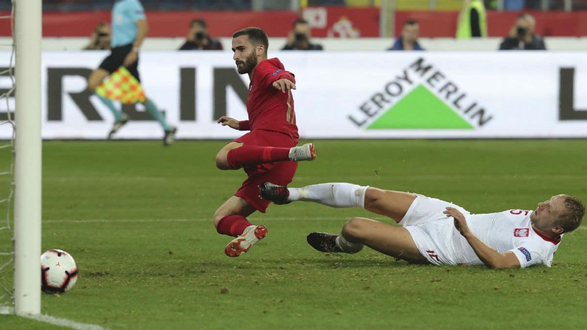 Carrinho de Glik estragou a est&eacute;tica do que teria sido um lindo gol de Portugal