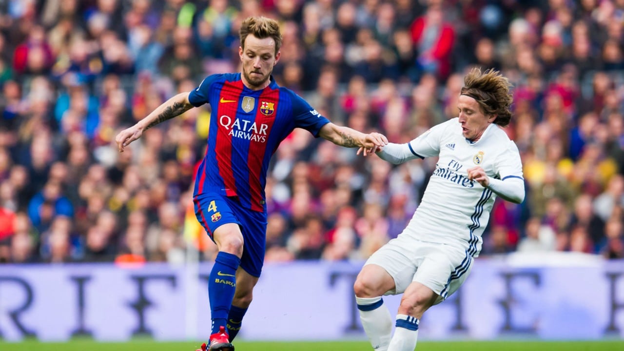 O reencontro de Rakitic e Modric ajuda a resumir a rivalidade do cl&aacute;ssico no Camp Nou