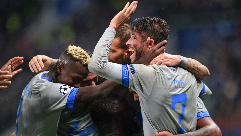 Enquanto sofre na Bundesliga, o Schalke 04 sonha na Champions e arranca uma baita vit&oacute;ria em Moscou