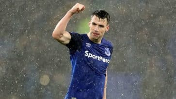 Coleman, do Everton, e Klopp doam € 5 mil para torcedor do Liverpool que sofreu danos cerebrais