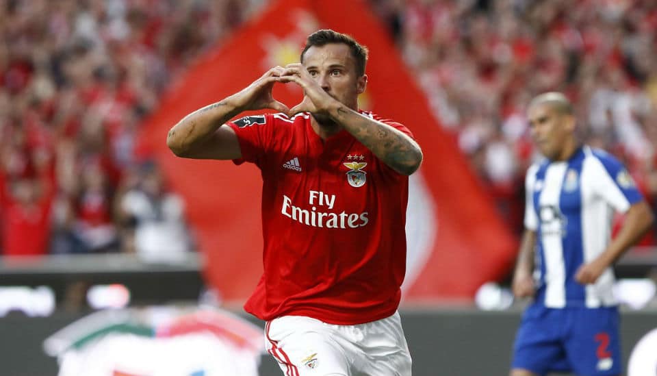 Em um cl&aacute;ssico parelho, Seferovic fez a diferen&ccedil;a para o Benfica superar o Porto