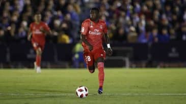 Elogiado pela imprensa de Madri, assim foi o primeiro jogo de Vinícius Júnior como titular no Real