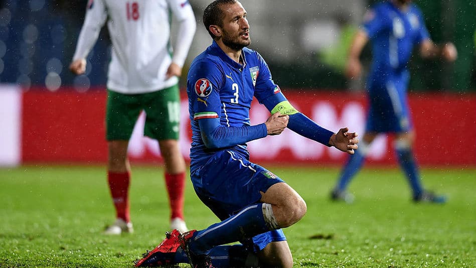 Para Chiellini, 100 jogos pela It&aacute;lia &eacute; &ldquo;uma honra al&eacute;m de qualquer sonho de crian&ccedil;a&rdquo;
