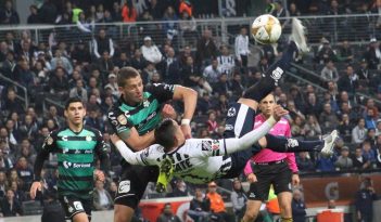 Funes Mori matou no peito e anotou um dos gols de bicicleta mais fabulosos dos últimos anos