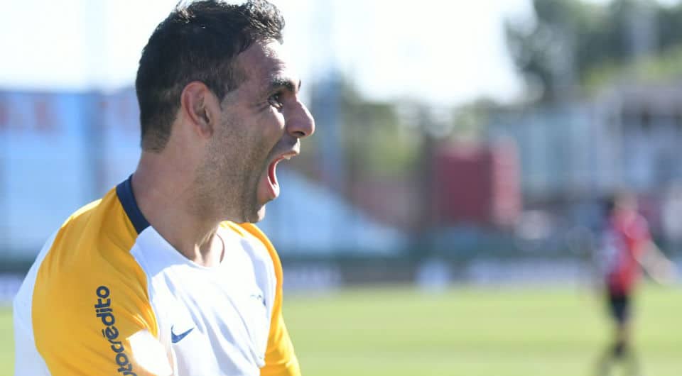 Um calcanhar voador de Herrera (aquele!) iniciou a festa do Rosario Central no cl&aacute;ssico pela copa