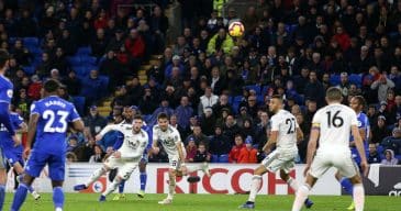 Hoilett matou a coruja num chute venenoso, que ainda rendeu uma virada crucial ao Cardiff