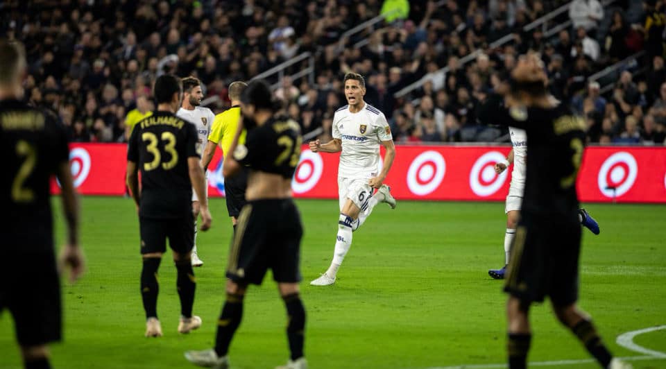 O Karat&ecirc; Kid baixou na MLS para render um gola&ccedil;o no in&iacute;cio dos playoffs