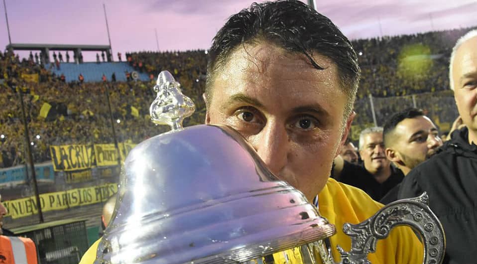 A vit&oacute;ria no cl&aacute;ssico valeu ainda mais ao Pe&ntilde;arol, bicampe&atilde;o uruguaio pela primeira vez no s&eacute;culo