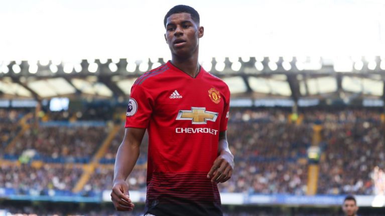 Crian&ccedil;as pediram &ldquo;gostosuras ou travessuras&rdquo; a Rashford e ganharam &pound;100 por cantar &lsquo;parab&eacute;ns&rsquo; ao aniversariante