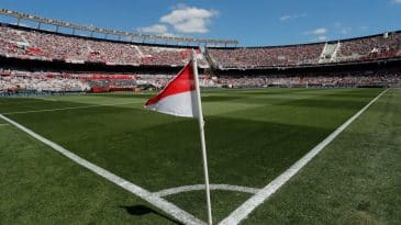 Torcedores do River atacam ônibus do Boca, e final da Libertadores é adiada para domingo