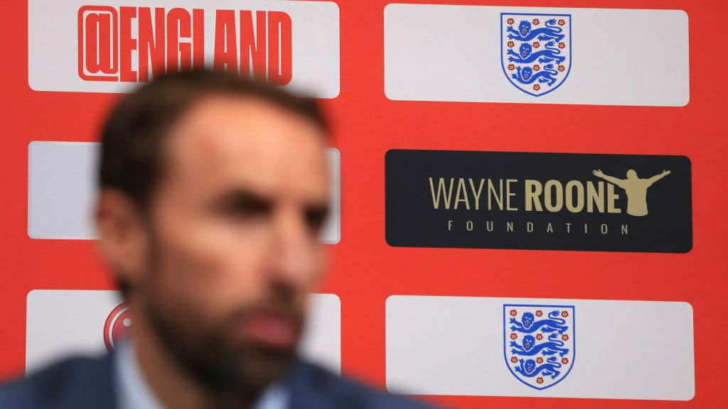 Southgate confirma Rooney e rebate os cr&iacute;ticos: &ldquo;Somos um pa&iacute;s estranho&rdquo;