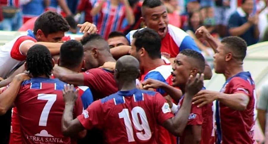 Ap&oacute;s 13 anos, um dos clubes mais tradicionais da Col&ocirc;mbia volta &agrave; elite: O Uni&oacute;n Magdalena celebra