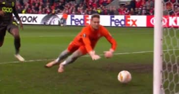 O fim de jogo entre Standard de Liège e Sevilla é tão bisonho que parece surreal