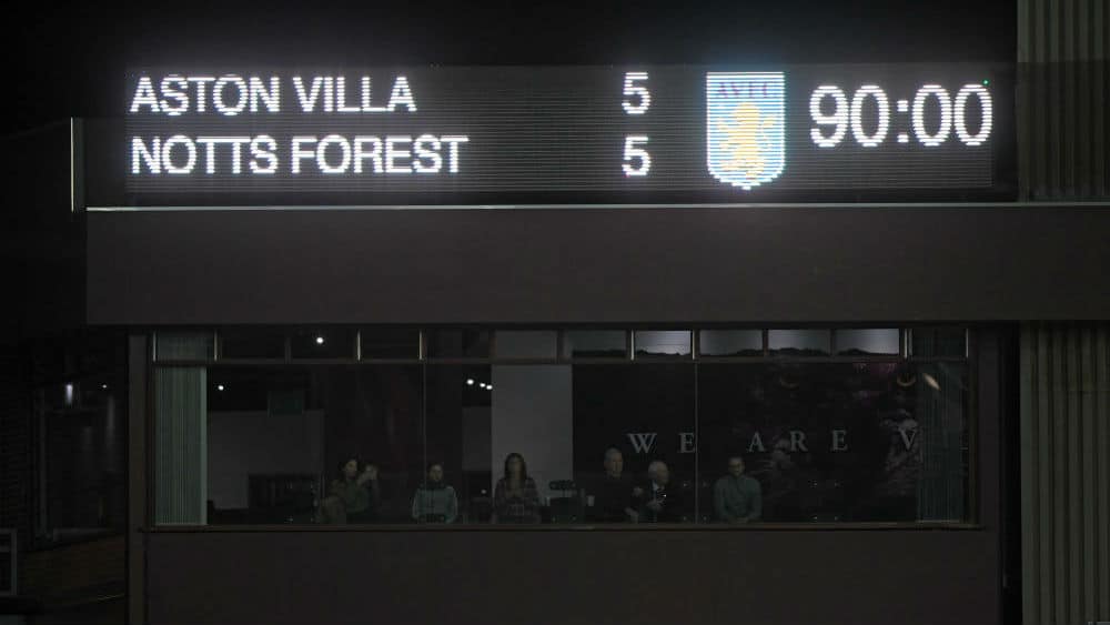 Enquanto rolava a Champions, dois campe&otilde;es europeus faziam um jogo doido na Segundona inglesa