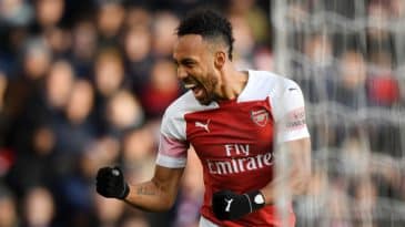 Özil volta com um grande jogo, Aubameyang assume artilharia e Arsenal vence o Burnley