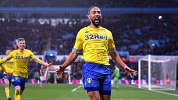 Loucura na segundona: Leeds de Loco Bielsa arranca virada cardíaca contra Aston Villa fora de casa