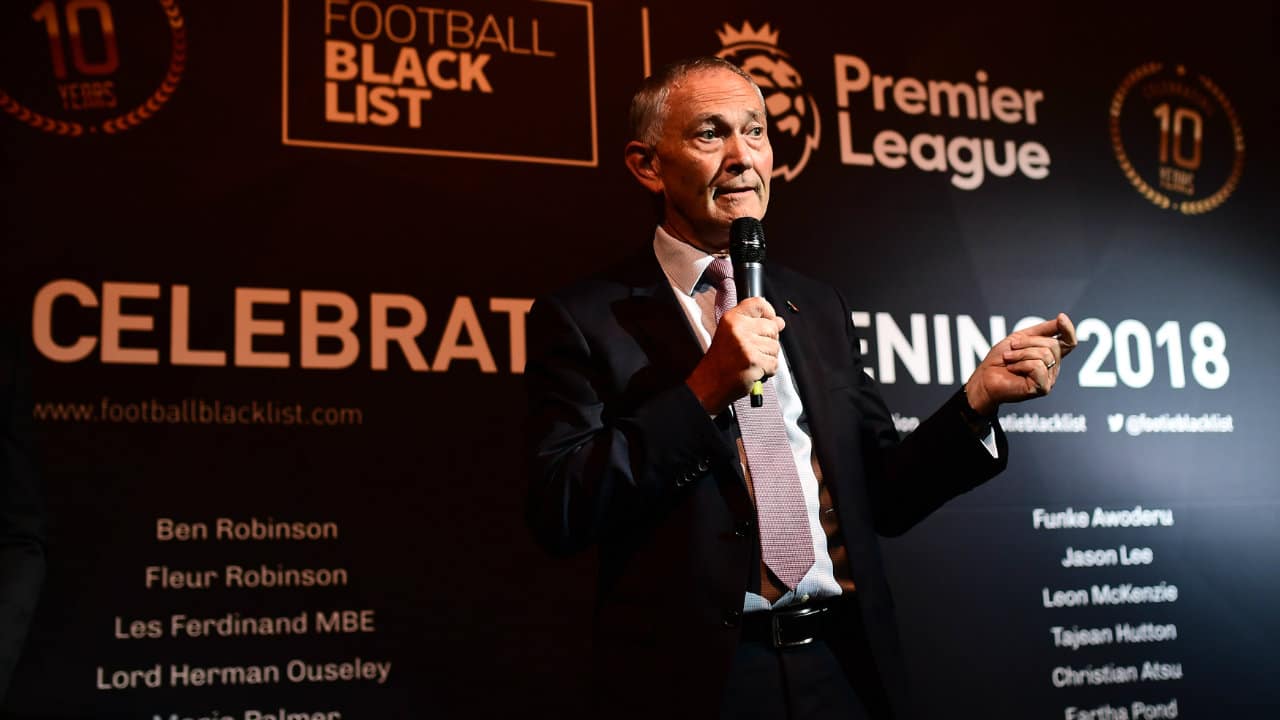 Presidente da Premier League: &ldquo;Claramente n&atilde;o fizemos o bastante contra o racismo&rdquo;