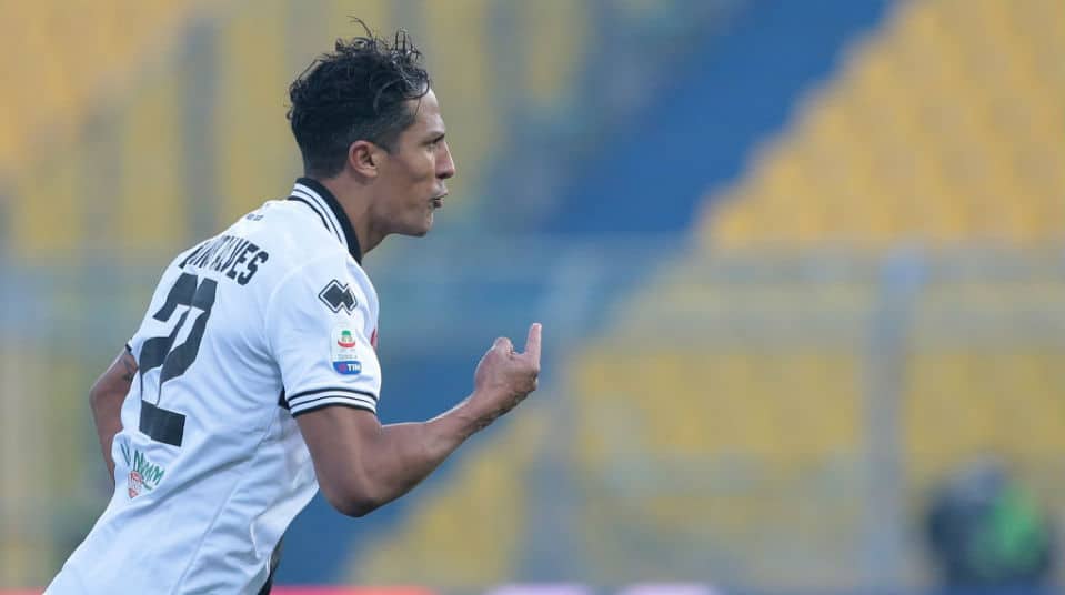 Bruno Alves tamb&eacute;m sabe ser craque: Olha s&oacute; o gola&ccedil;o de falta do veterano portugu&ecirc;s
