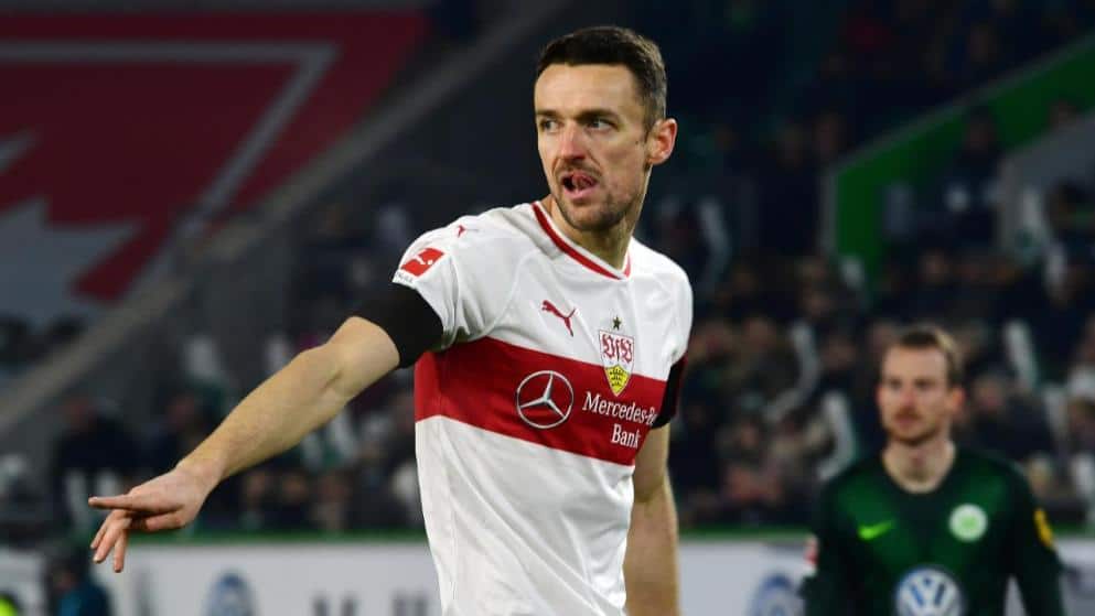 Tr&ecirc;s dias ap&oacute;s a morte de seu pai no est&aacute;dio, Gentner esteve em campo para capitanear o Stuttgart