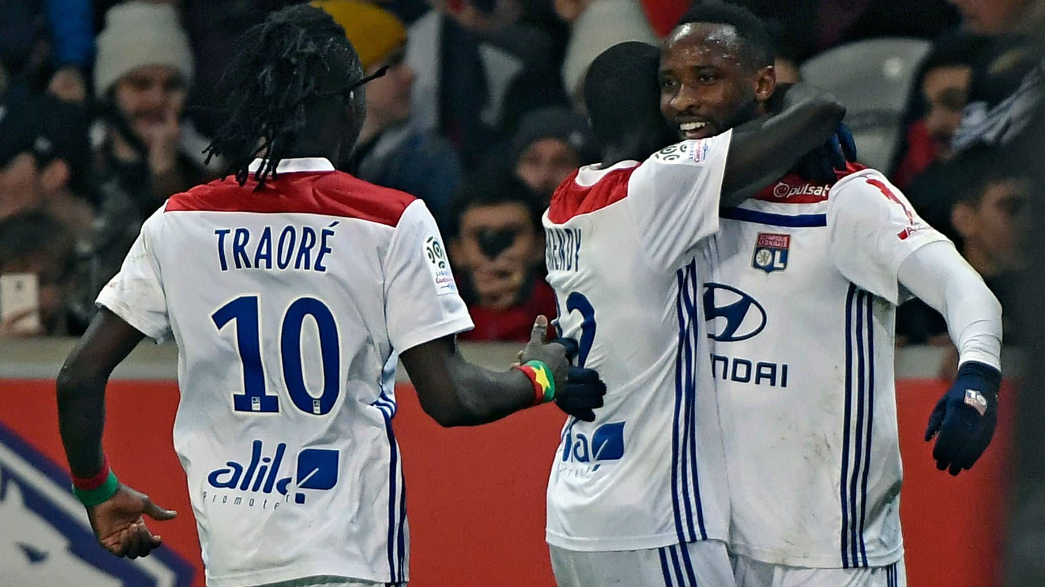Lyon buscou o empate, com direito a um toque de calcanhar especial de Depay