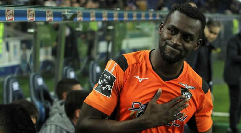 Belo reconhecimento: Torcida do Porto ficou em p&eacute; para aplaudir Jackson Mart&iacute;nez, hoje no Portimonense