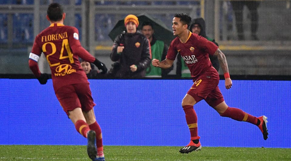 Em noite de protestos e franga&ccedil;o de Olsen, Kluivert salvou a Roma do pior e comandou a virada