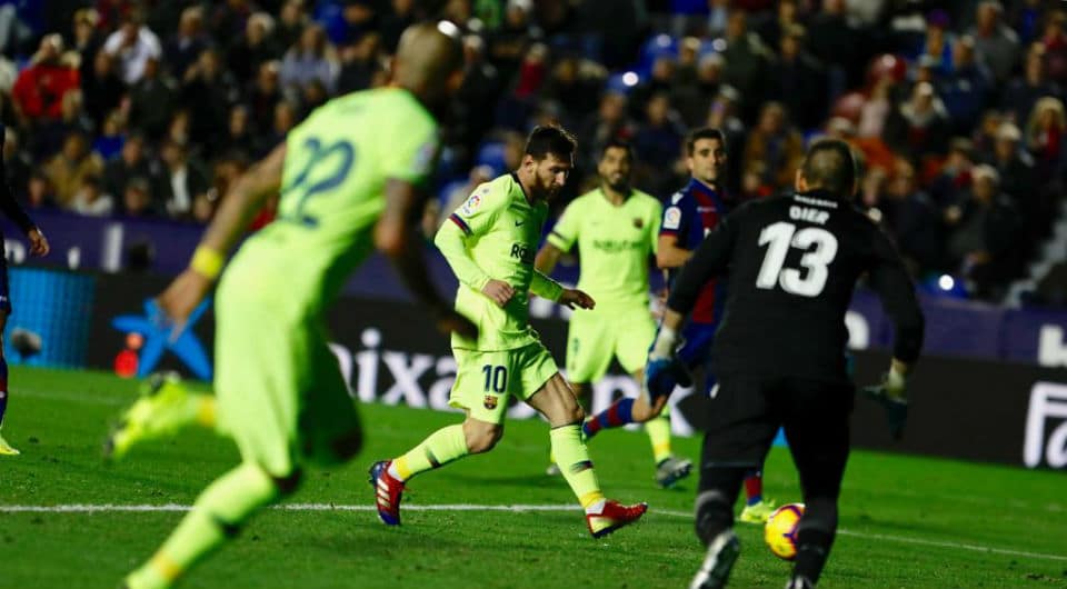 O estalo divinal de Messi fez um jogo dif&iacute;cil ao Barcelona se transformar em passeio