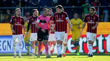 O Milan segue em sua seca de gols e não saiu do zero nem contra o vice-lanterna Frosinone