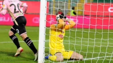 Presente de Natal é isso: O goleiro do Ascoli marcou um gol contra patético como raros na história