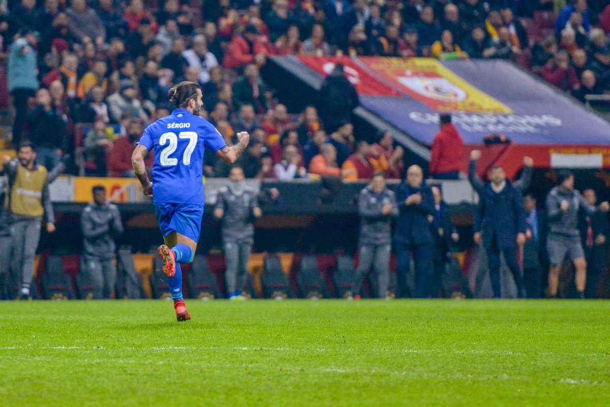 Mesmo com Porto e Schalke 04 classificados, o Grupo D ofereceu suas emo&ccedil;&otilde;es na rodada final