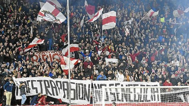 Torcida do Sevilla realiza grande protesto contra a venda do clube, que p&otilde;e em risco seu est&aacute;dio