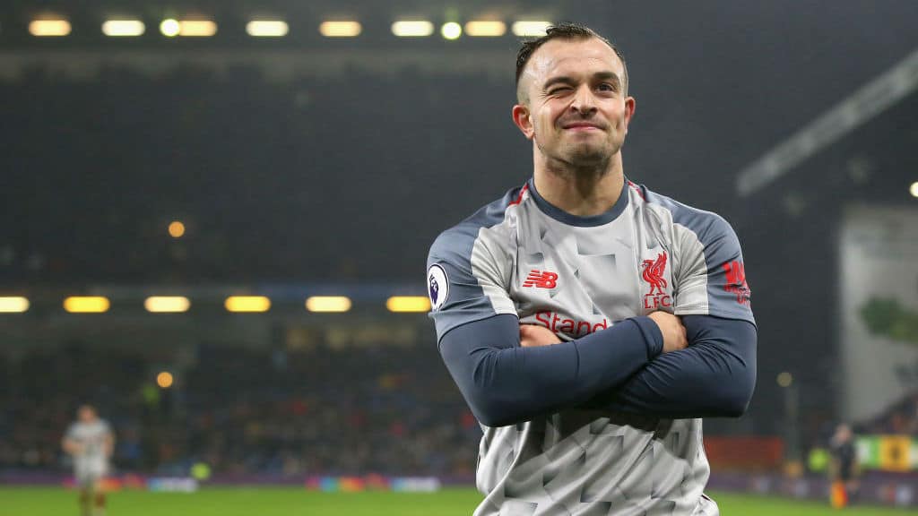 Liverpool tira uma virada do chap&eacute;u e se mant&eacute;m firme na persegui&ccedil;&atilde;o ao City