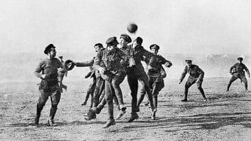 A trégua natalina na Primeira Guerra Mundial, um marco à força do futebol para transformar