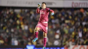 Ídolo absoluto no Querétaro, Tiago Volpi se indica pronto para assumir o fardo de expectativas no São Paulo