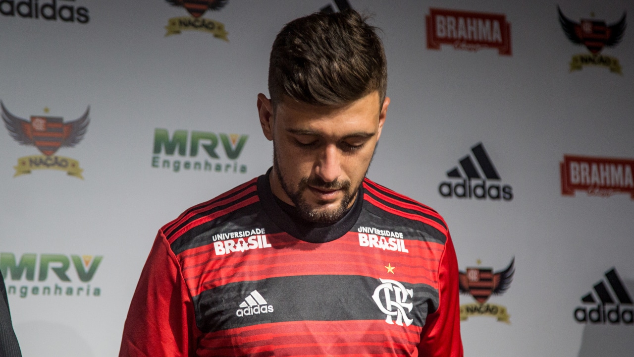 Flamengo chega ao ponto alto da sua reconstru&ccedil;&atilde;o financeira com contrata&ccedil;&atilde;o de Arrascaeta