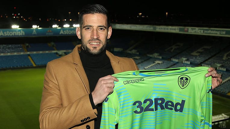 Terceiro goleiro no Real Madrid, Kiko Casilla vai para o Leeds de Bielsa, l&iacute;der da segunda divis&atilde;o