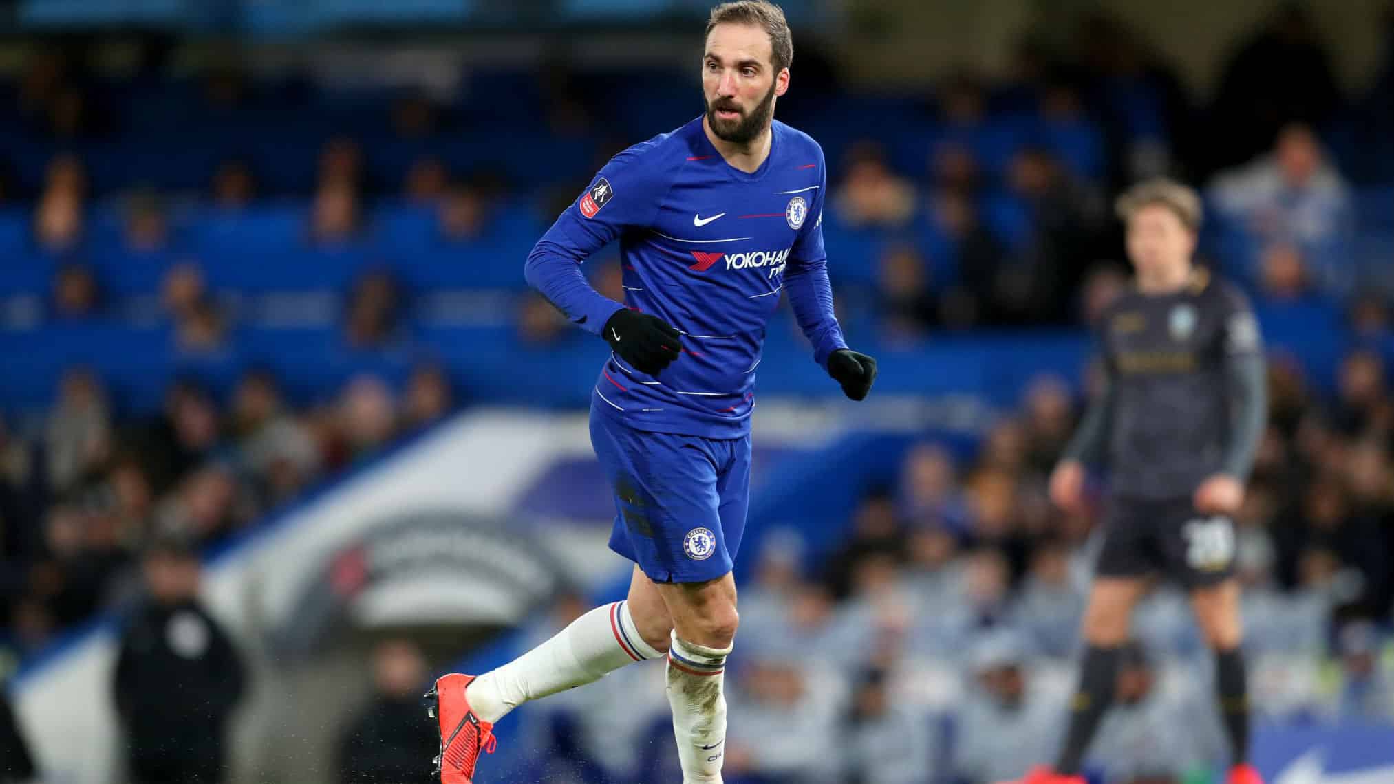 Higua&iacute;n tem o desafio de quebrar a maldi&ccedil;&atilde;o dos centroavantes da era Abramovich