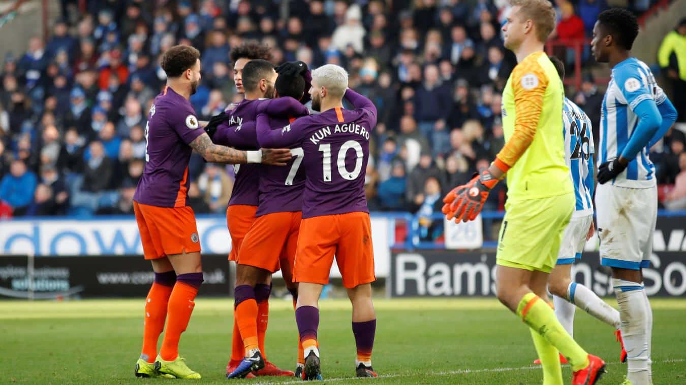 Manchester City p&ocirc;de at&eacute; ser um pouco displicente e mesmo assim venceu o combalido Huddersfield