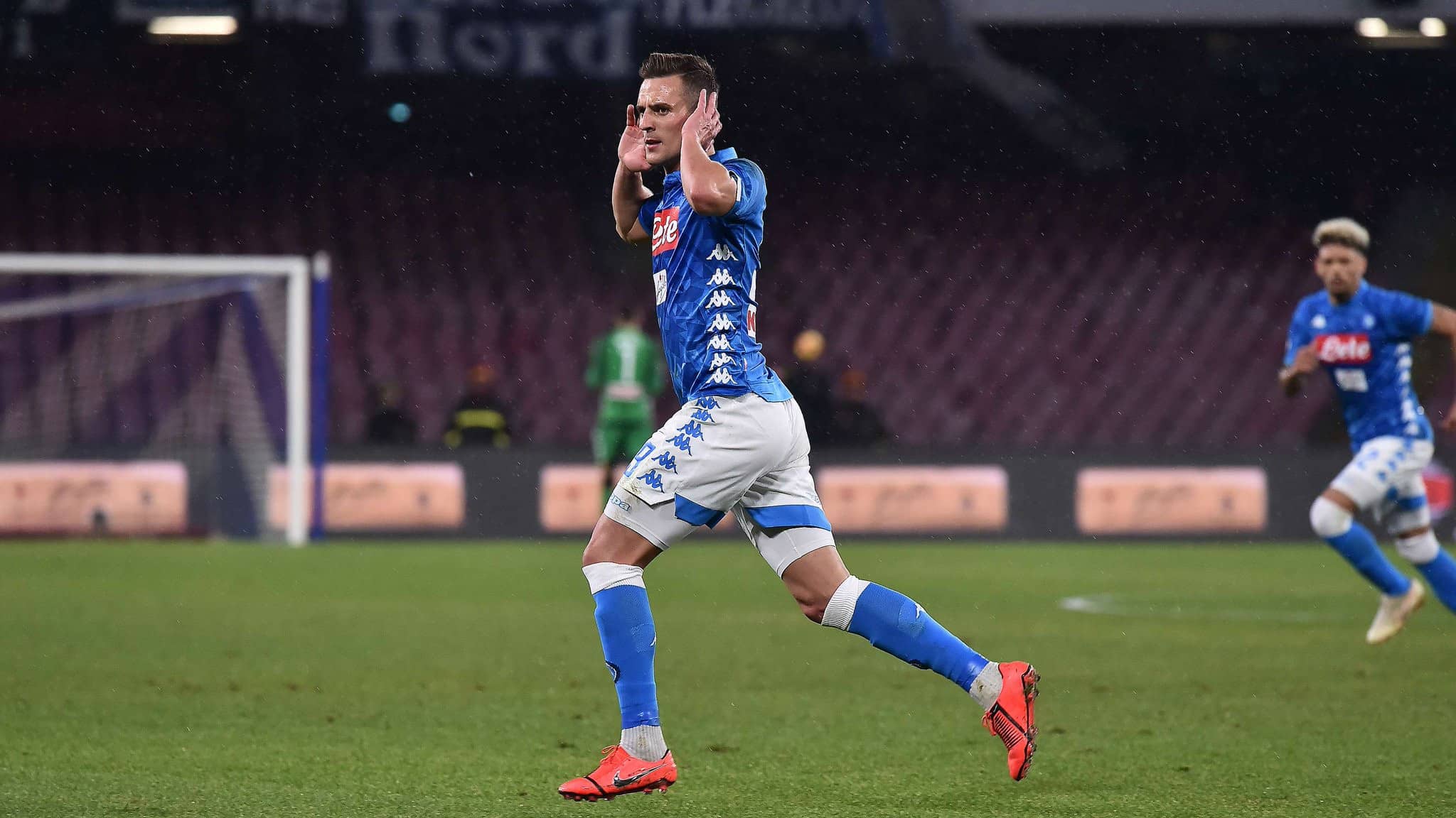 Recuperado por Ancelotti, Milik marcou um gola&ccedil;o na vit&oacute;ria do Napoli sobre a Lazio