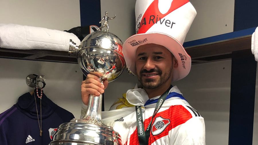 Rodrigo Mora, do River Plate, anuncia aposentadoria aos 31 anos: &ldquo;Dor e sofrimento s&atilde;o constantes&rdquo;
