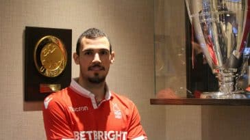 Destaque no acesso dos Wolves, Léo Bonatini se torna o primeiro brasileiro a atuar pelo Nottingham Forest