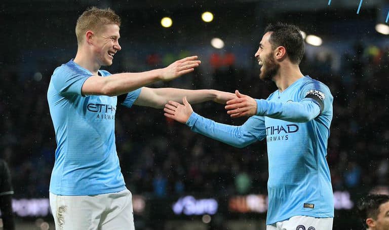 Comandado por De Bruyne, City devora mais um e goleia o Burnley na FA Cup