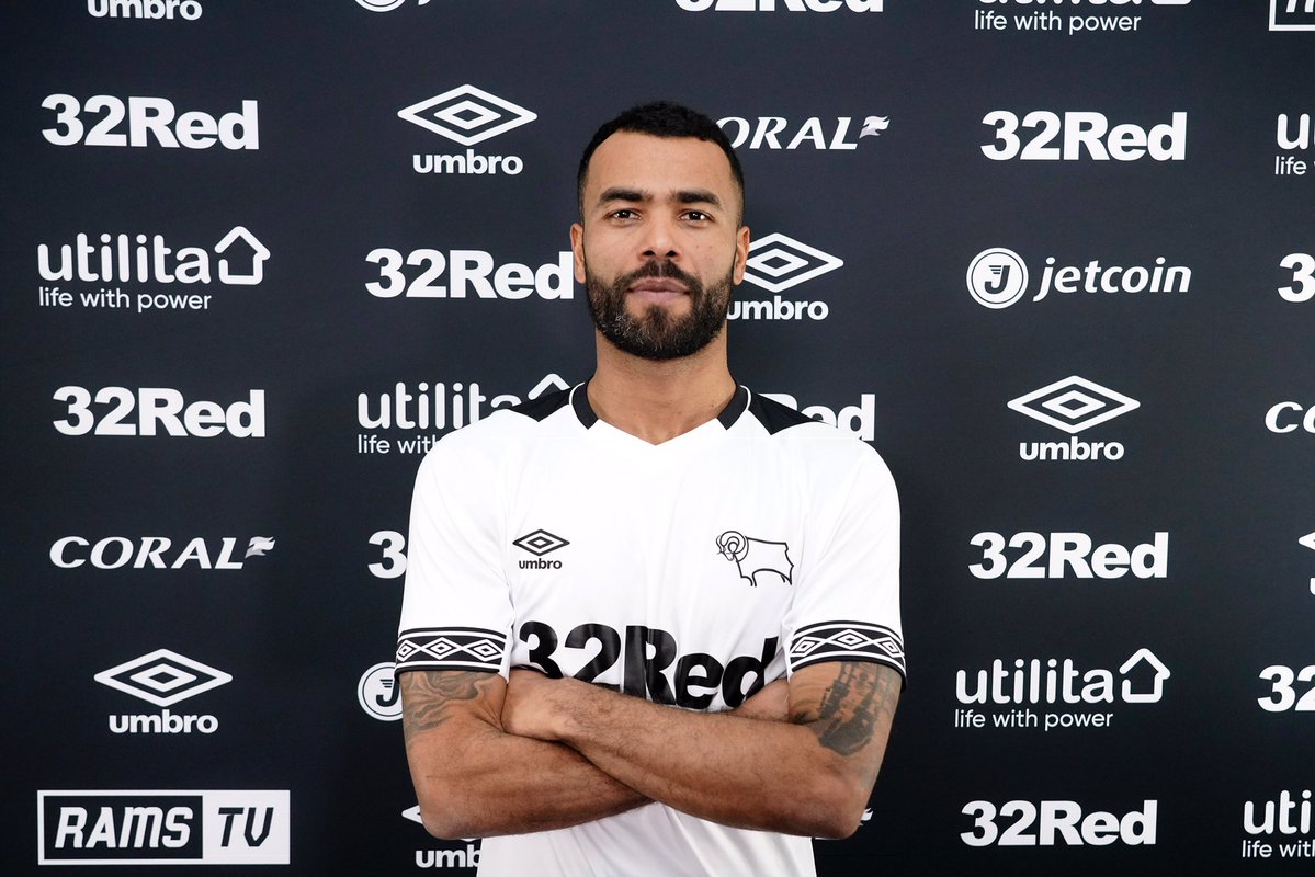 Ashley Cole aceita o convite de Lampard e, aos 38 anos, refor&ccedil;a o Derby County na Championship